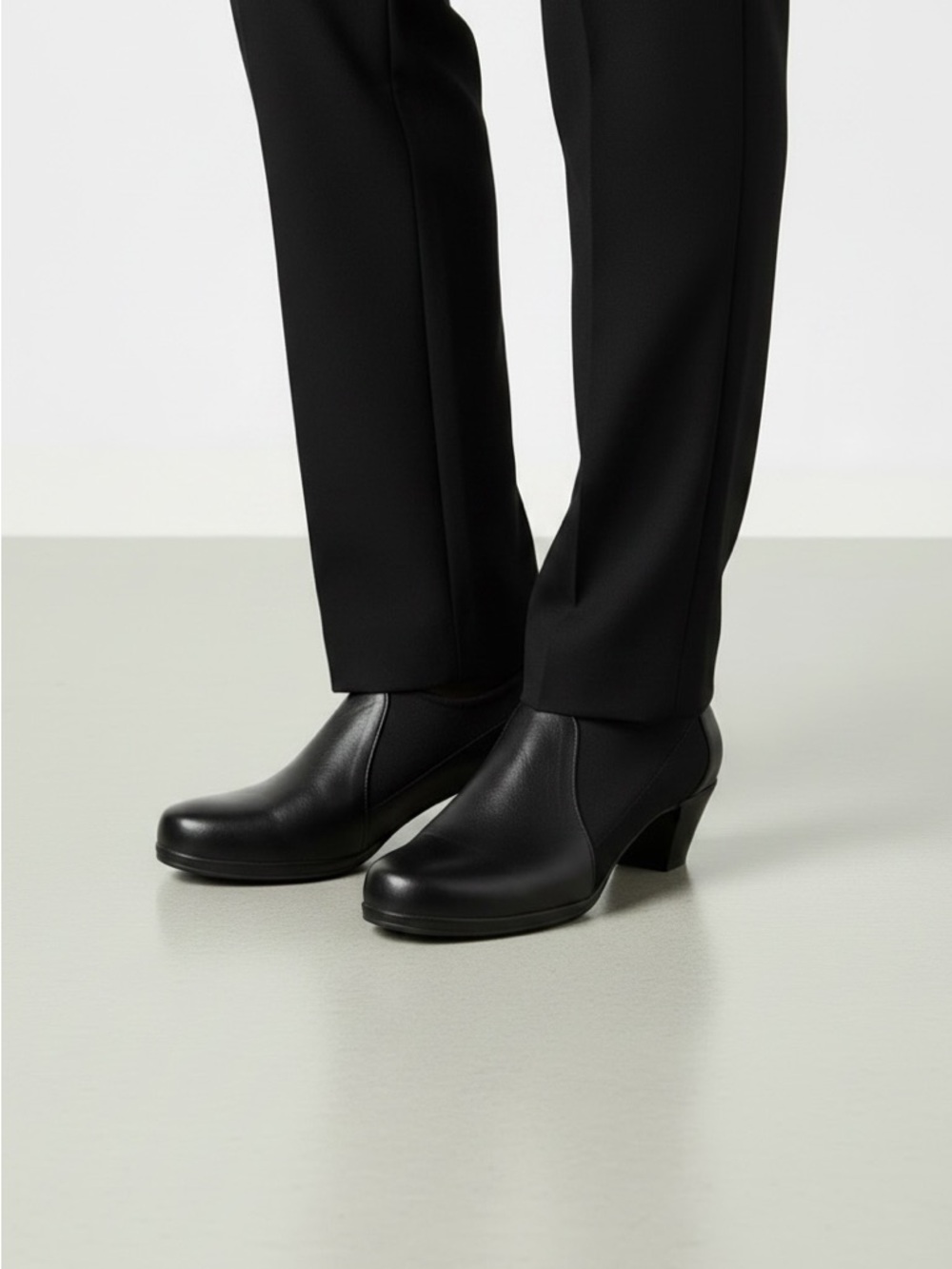 Ladies Munro slip-on shoes - Picture 2 of 12